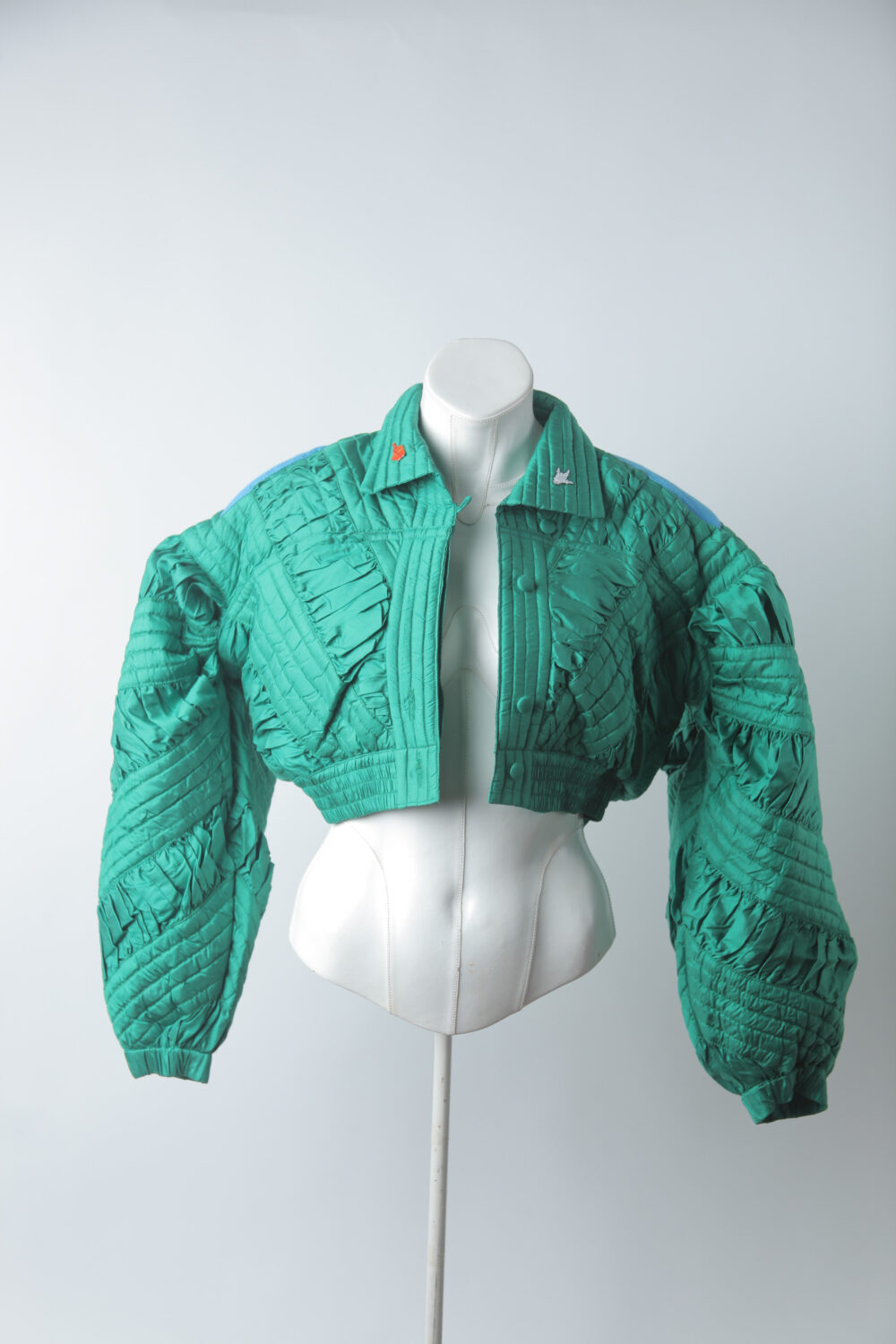 OKIMMI GREEN CROPPED PUFFER JACKET FRONT